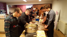 La APEHL imparte dos cursos formativos, uno de ayudante de cocina y otro de informática