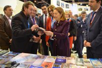 La ministra Ana Pastor visita el estand de la provincia de Lugo en Fitur