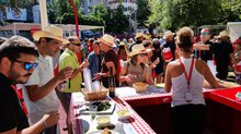 El puesto de “… E Para Comer, Lugo” sigue recorriendo España con la caravana de la Vuelta 