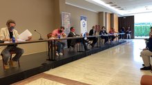 La Apehl se reúne en Santiago con representantes del ocio nocturno gallego para abordar la situación del sector