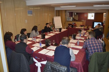 Xoan Cannas imparte un curso de enoturismo en la APEHL