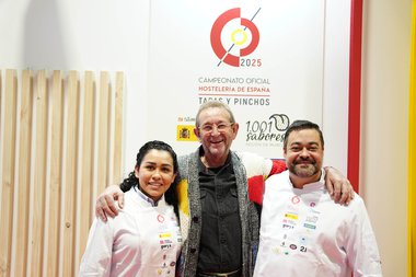 La Apehl, finalista del III Campeonato Oficial Hostelería de España-Tapas y Pinchos con el cocinero José Luis Pardo, del restaurante Orixe do Campo