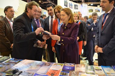 La ministra Ana Pastor visita el estand de la provincia de Lugo en Fitur