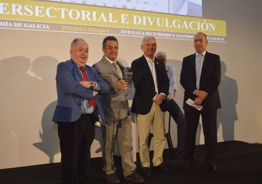 La Apehl recibe uno de los Premios HGg&T en la XVII Gala del Turismo y la Gastronomía de Galicia