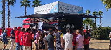 El puesto ...E para comer, Lugo llega al ecuador de La Vuelta 2026 promocionando la provincia