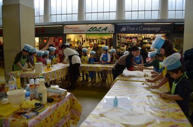 Los niños aprendieron a elaborar orejas, filloas y rosquillas en un taller promovido por la Apehl